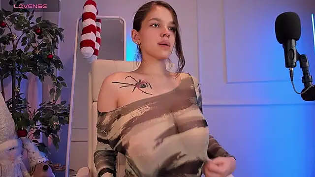 Snapshot of AdalynGlows chatting on December 20, 2024, 2:48 pm AdalynGlows online show from December 20, 2024, 2:48 pm
