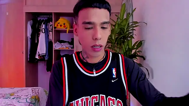 aldrinwhite online show from November 24, 2025, 5:35 pm