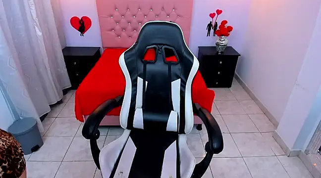 KateTompson  online show from March 17, 2025, 4:01 pm