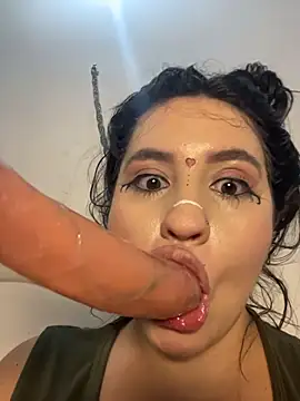 Snapshot of hally_berry____ chatting on February 6, 2026, 3:24 am hally berry online show from February 6, 2026, 3:24 am