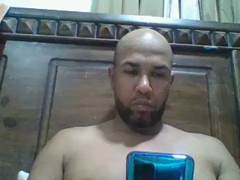 Snapshot of Frankie0880 chatting on December 31, 2024, 2:51 am Frankie0880 online show from December 31, 2024, 2:51 am