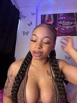 Snapshot of Melany_Williams chatting on April 28, 2026, 2:32 pm Melany Williams online show from April 28, 2026, 2:32 pm