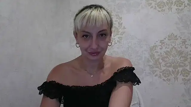 BlondyIren online show from December 3, 2024, 9:39 pm