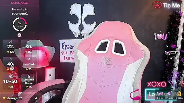 Snapshot of RoxaneEvans_ chatting on March 8, 2025, 10:32 am RoxaneEvans  online show from March 8, 2025, 10:32 am