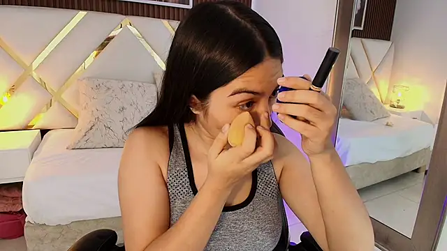 Emelie Ch1 online show from March 19, 2026, 4:12 am