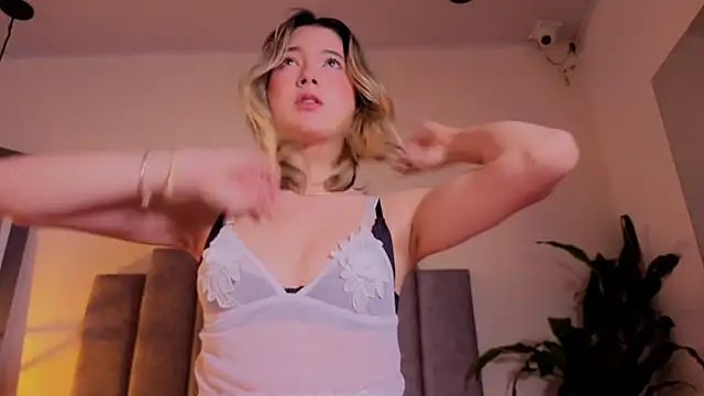 Snapshot of gabriela__gomez chatting on November 9, 2025, 12:47 am gabriela gomez online show from November 9, 2025, 12:47 am