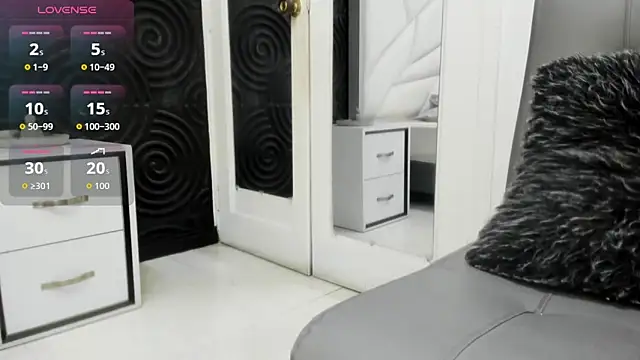 AbigailWilliams  online show from December 19, 2025, 1:02 pm