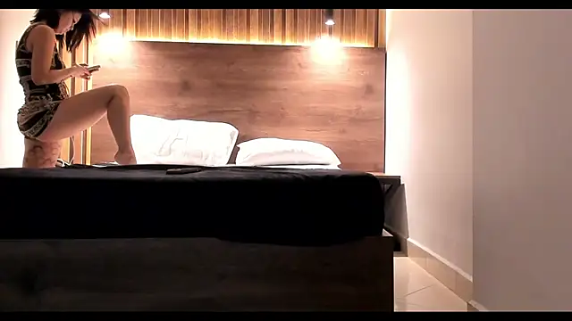 LorenRosse online show from March 3, 2026, 2:29 am