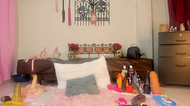 Snapshot of RubyEmerald chatting on November 14, 2025, 12:25 am RubyEmerald online show from November 14, 2025, 12:25 am