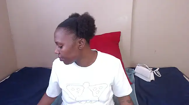 Snapshot of YourDreamLady22 chatting on December 21, 2024, 10:28 am YourDreamLady22 online show from December 21, 2024, 10:28 am