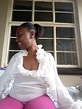 Snapshot of YourDreamLady22 chatting on November 14, 2025, 10:19 am YourDreamLady22 online show from November 14, 2025, 10:19 am