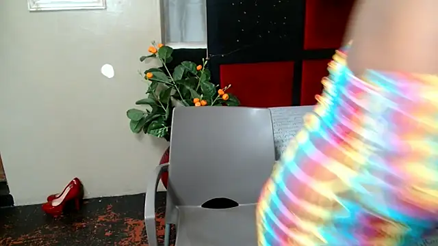 Snapshot of YourDreamLady22 chatting on December 16, 2025, 1:59 pm YourDreamLady22 online show from December 16, 2025, 1:59 pm