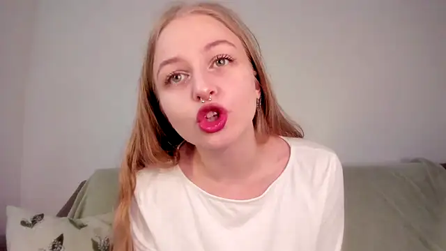 MiaMews online show from March 19, 2026, 4:07 pm