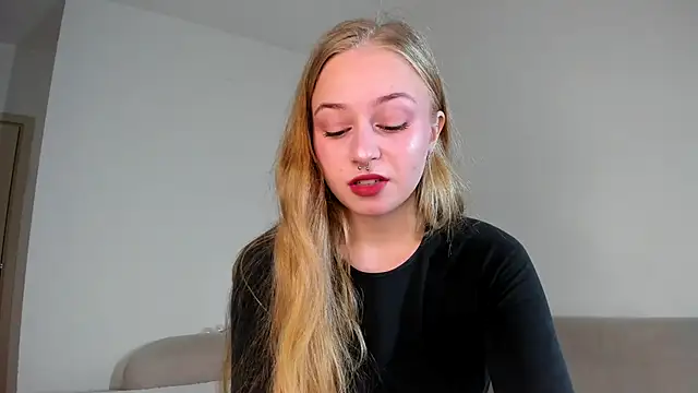 Snapshot of MiaMews chatting on November 5, 2025, 12:19 pm MiaMews online show from November 5, 2025, 12:19 pm