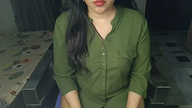 Snapshot of aarushi_sharmaa chatting on July 6, 2026, 1:18 pm aarushi sharmaa online show from July 6, 2026, 1:18 pm