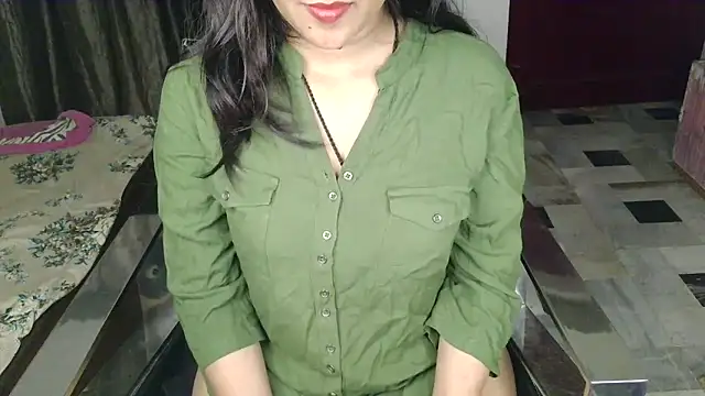 aarushi sharmaa online show from November 21, 2025, 4:39 pm