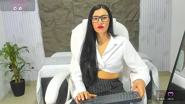 Snapshot of coniie_jhons chatting on December 4, 2025, 11:09 am coniie jhons online show from December 4, 2025, 11:09 am