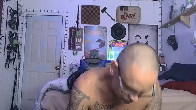 Snapshot of Buffshagswell chatting on August 2, 2026, 7:22 pm Buffshagswell online show from August 2, 2026, 7:22 pm