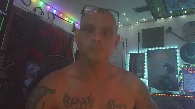 Snapshot of Buffshagswell chatting on June 25, 2026, 9:53 pm Buffshagswell online show from June 25, 2026, 9:53 pm