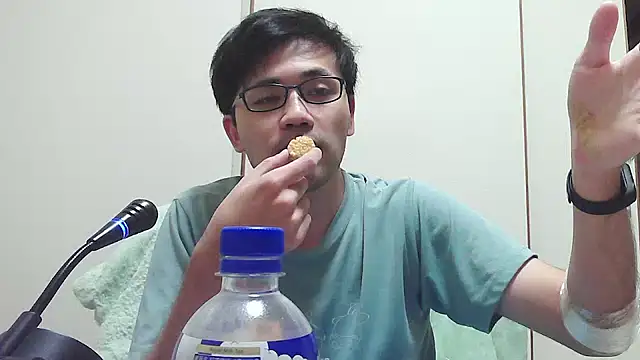 ryusei18570 online show from September 13, 2025, 3:12 pm