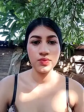 Snapshot of Julix_A chatting on September 15, 2025, 8:42 pm Julix A online show from September 15, 2025, 8:42 pm