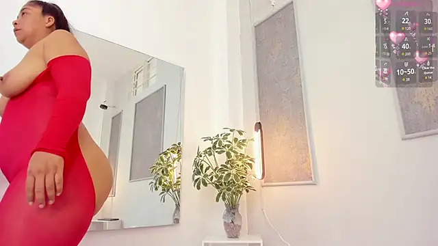 lannarusso  online show from December 2, 2025, 11:45 am