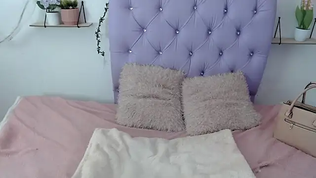 Freyja 01 online show from October 8, 2025, 9:26 pm