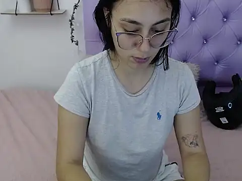 Freyja 01 online show from October 16, 2025, 9:23 pm