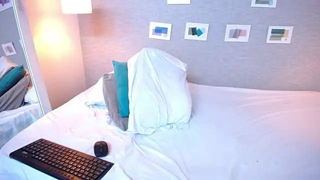 Snapshot of slutty_collegegirl chatting on January 29, 2025, 6:43 am slutty collegegirl online show from January 29, 2025, 6:43 am