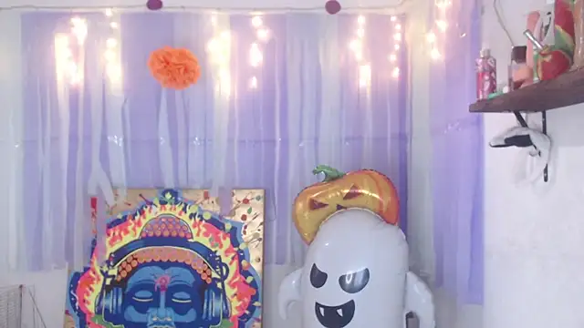 Carlacutte online show from November 11, 2025, 11:49 am