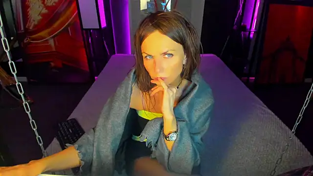 Elizabe th online show from March 10, 2025, 10:07 am