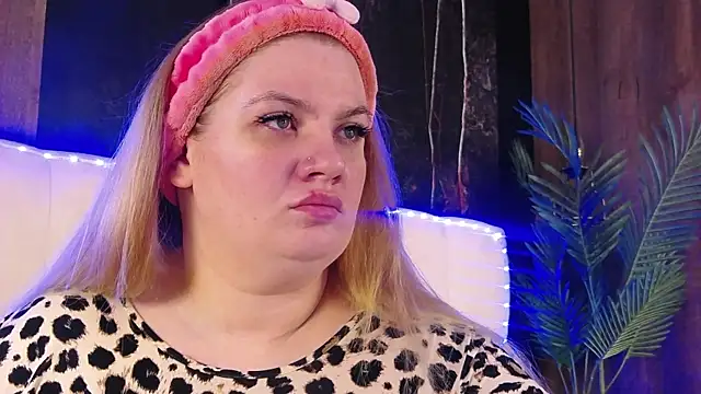 MelanieBrownn online show from April 16, 2026, 4:57 am