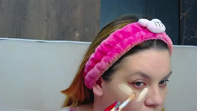 MelanieBrownn online show from December 17, 2025, 6:40 am