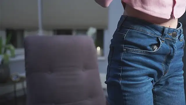 KimWilli online show from April 22, 2026, 7:42 pm