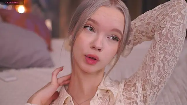 Snapshot of _AlinaBailey chatting on November 21, 2025, 7:40 am AlinaBailey online show from November 21, 2025, 7:40 am