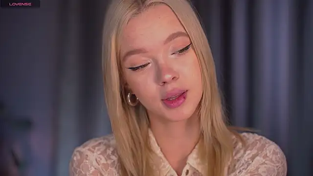 Snapshot of _AlinaBailey chatting on October 24, 2025, 7:40 am AlinaBailey online show from October 24, 2025, 7:40 am