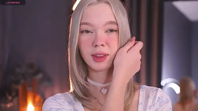 Snapshot of _AlinaBailey chatting on November 30, 2025, 7:42 am AlinaBailey online show from November 30, 2025, 7:42 am