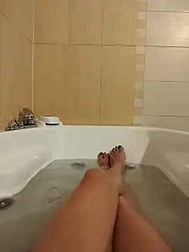 luana63 online show from November 4, 2025, 9:57 am