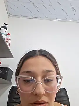 Snapshot of Ary-18 chatting on February 2, 2026, 1:43 pm Ary-18 online show from February 2, 2026, 1:43 pm