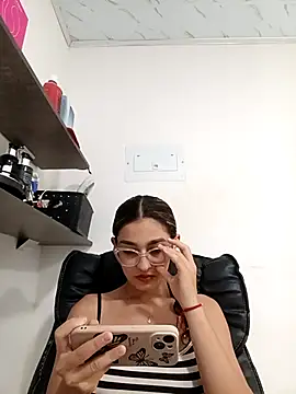 Snapshot of Ary-18 chatting on January 14, 2026, 1:37 pm Ary-18 online show from January 14, 2026, 1:37 pm