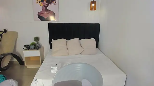 Snapshot of Scarlett__bell chatting on October 20, 2025, 1:11 pm Scarlett bell online show from October 20, 2025, 1:11 pm