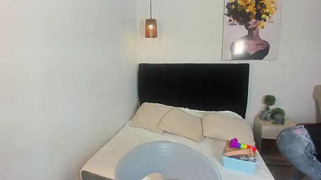 Snapshot of Scarlett__bell chatting on October 22, 2025, 1:21 pm Scarlett bell online show from October 22, 2025, 1:21 pm