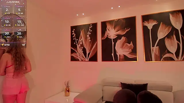 TiaraLawrence online show from December 13, 2024, 2:32 am