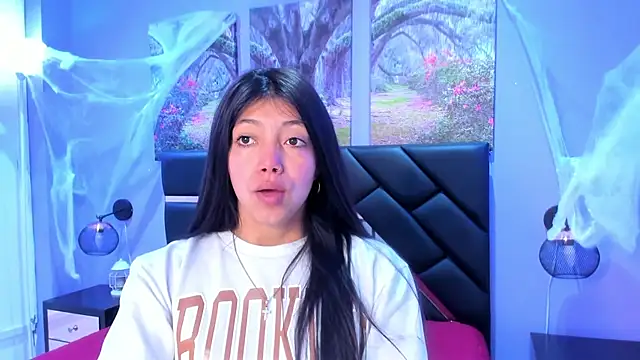 KimberlyVillaLobos online show from November 11, 2025, 11:38 am