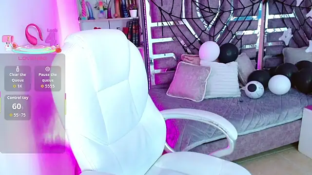 Snapshot of AliceWalker_11 chatting on October 29, 2025, 8:30 pm AliceWalker 11 online show from October 29, 2025, 8:30 pm