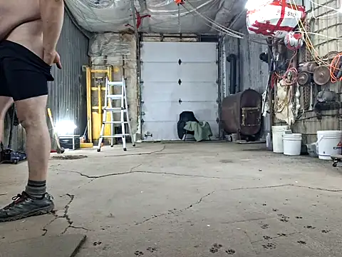 Snapshot of Frankdick01 chatting on November 8, 2025, 4:05 am Frankdick01 online show from November 8, 2025, 4:05 am