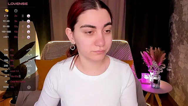 Snapshot of hannacheekss_ chatting on February 19, 2026, 2:08 am hannacheekss online show from February 19, 2026, 2:08 am