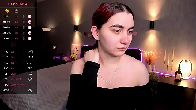 Snapshot of hannacheekss_ chatting on February 21, 2026, 2:02 am hannacheekss online show from February 21, 2026, 2:02 am