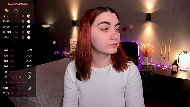 Snapshot of hannacheekss_ chatting on February 25, 2026, 2:01 am hannacheekss online show from February 25, 2026, 2:01 am