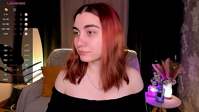 Snapshot of hannacheekss_ chatting on February 4, 2026, 2:06 am hannacheekss online show from February 4, 2026, 2:06 am